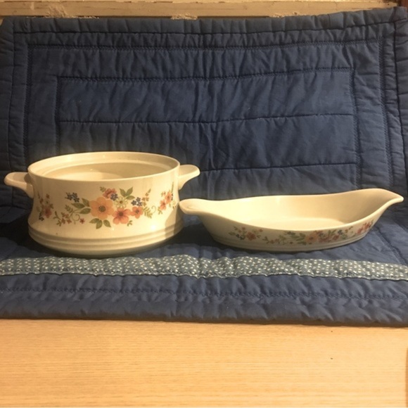 Lot of 2 BAKE SERVE N’ STORE Vintage Sweet Flowers Casserole & Souffle Dishes - Picture 2 of 13